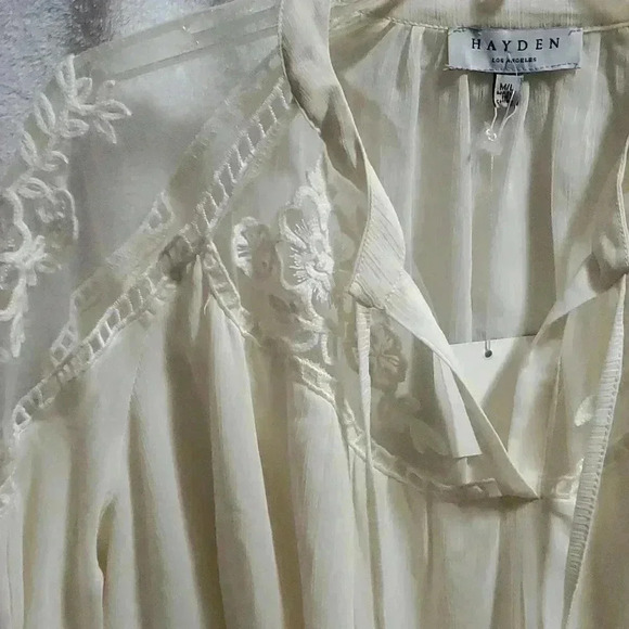 Ivory lace blouse - Picture 9 of 9